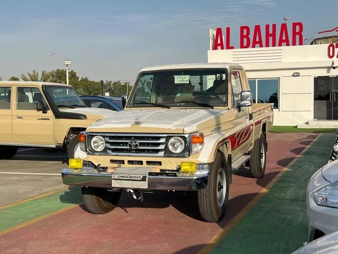 مستعملة Toyota Land Cruiser السلسلة 70, 4.5 l, 2006 في في دبي من AL BAHAR MOTORS FZE، اللون بيج.  | AUTO.AE