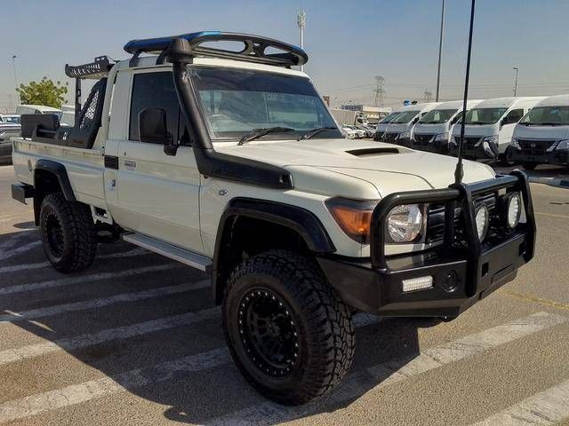 Подержанный Toyota Land Cruiser 70 Series Рестайлинг 1, 4.5 л, 2010 в Дубае от SONDOS MOTORS FZE Белый цвет. Other | AUTO.AE