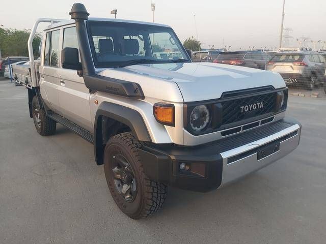 Новый Toyota Land Cruiser 70 Series Рестайлинг 2, 2.8 л, 2024 в Дубае от SONDOS MOTORS FZE Серый цвет. Other | AUTO.AE