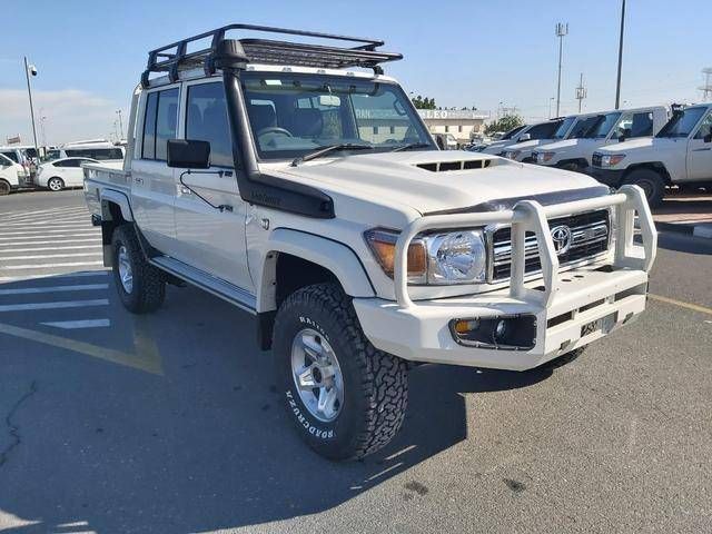 مستعملة Toyota Land Cruiser 70 Series 70 Series Facelift 1, 4.2 l, 2020 في في دبي من SONDOS MOTORS FZE، اللون أبيض. أخرى | AUTO.AE