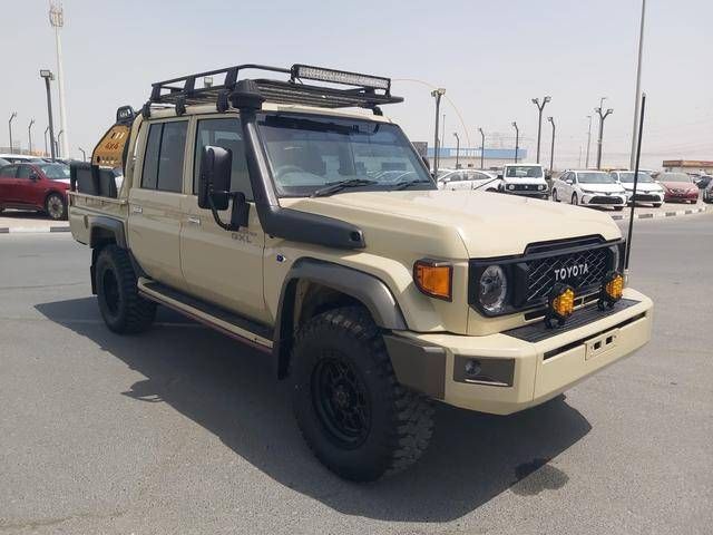 مستعملة Toyota Land Cruiser 70 Series 70 Series Facelift 1, 4.5 l, 2019 في في دبي من SONDOS MOTORS FZE، اللون بيج. أخرى | AUTO.AE