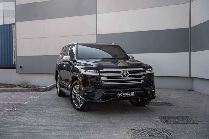 جديدة Toyota Land Cruiser السلسلة 300, 3.3 l, 2026 في في دبي من Mercury Global FZCO، اللون أسود. مواصفات الخليج | AUTO.AE