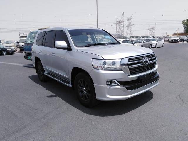 مستعملة Toyota Land Cruiser السلسلة 200, 4.6 l, 2010 في في دبي من SONDOS MOTORS FZE، اللون فضي. أخرى | AUTO.AE