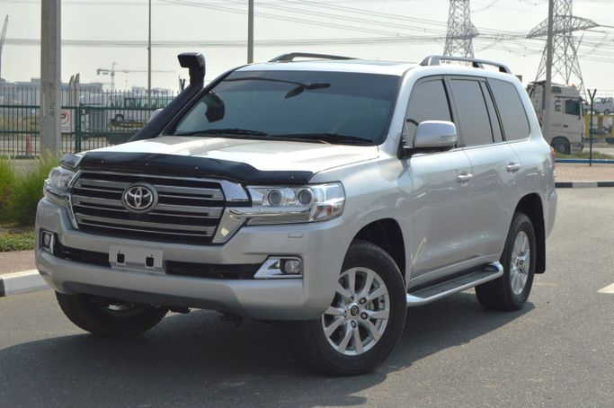 مستعملة Toyota Land Cruiser 200 Series 200 Series Facelift 2, 4.5 l, 2021 في في دبي من Aryana Motors Fzco، اللون فضي. أخرى | AUTO.AE