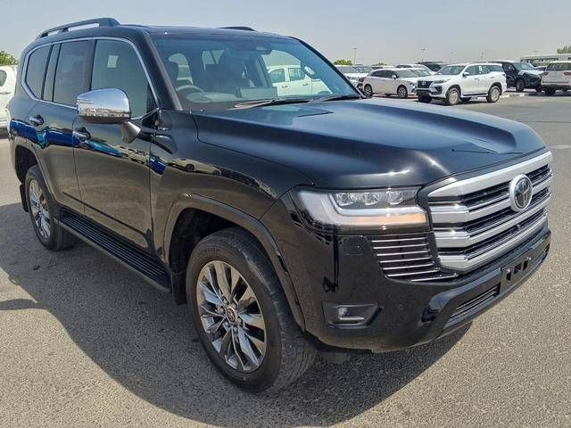 جديدة Toyota Land Cruiser السلسلة 300, 3.3 l, 2025 في في دبي من SONDOS MOTORS FZE، اللون أسود. أخرى | AUTO.AE