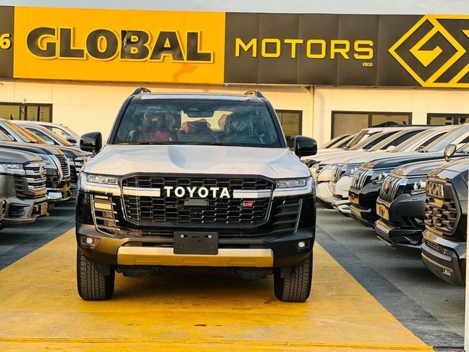 جديدة Toyota Land Cruiser Twin Turbo السلسلة 300, 3.5 l, 2026 في في دبي من Global Motors، اللون أسود. مواصفات الخليج | AUTO.AE