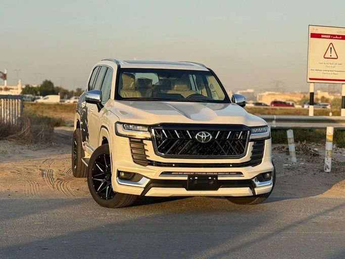 مستعملة Toyota Land Cruiser السلسلة 300, 4.0 l, 2022 في في دبي من Global Motors، اللون أبيض. مواصفات الخليج | AUTO.AE