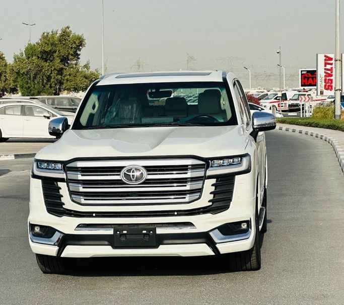 Used Toyota Land Cruiser 300 Series, 4.0 l, 2022 in Dubai by Global Motors, White color. GCC Specs | AUTO.AE