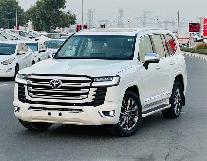 Used Toyota Land Cruiser 300 Series, 4.0 l, 2022 in Dubai by Global Motors, White color. GCC Specs | AUTO.AE