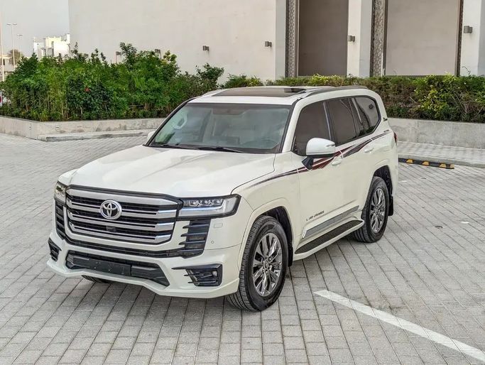 مستعملة Toyota Land Cruiser Twin Turbo السلسلة 300, 3.5 l, 2022 في في دبي من NEW ABU TAJ MOTORS، اللون أبيض. مواصفات الخليج | AUTO.AE | إعلان #237590
