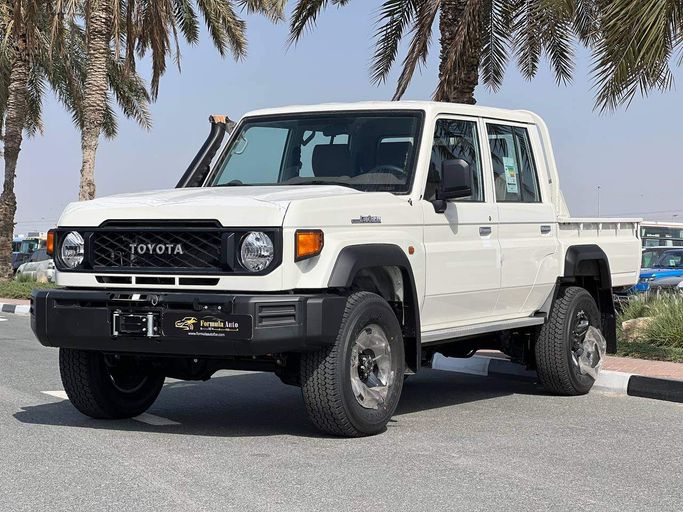 Новый Toyota Land Cruiser 70 Series Рестайлинг 2, 2.8 л, 2024 в Дубае от FORMULA AUTO Белый цвет.  | AUTO.AE | Объявление #239980