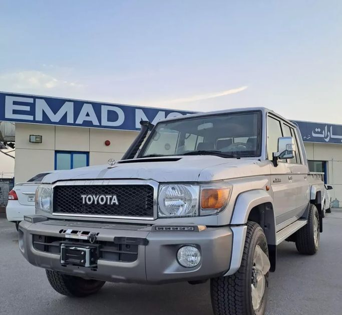 Новый Toyota Land Cruiser 70 Series Рестайлинг 1, 4.5 л, 2022 в Дубае от Emad Motors FZCO Серый цвет.  | AUTO.AE