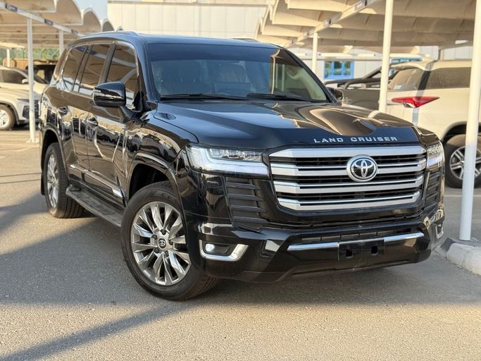 مستعملة Toyota Land Cruiser 200 Series 200 Series Facelift 2, 4.0 l, 2018 في في دبي من HH MOTORS CORPORATION، اللون أسود. مواصفات الخليج | AUTO.AE