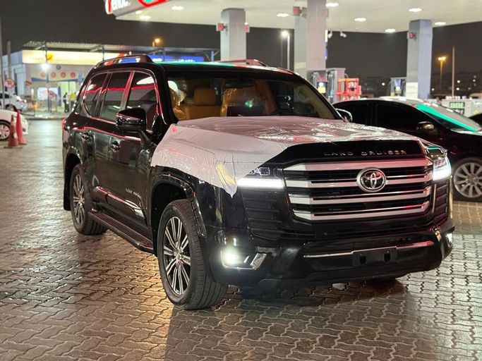 مستعملة Toyota Land Cruiser 200 Series 200 Series Facelift 2, 4.0 l, 2019 في في دبي من HH MOTORS CORPORATION، اللون أسود. مواصفات الخليج | AUTO.AE