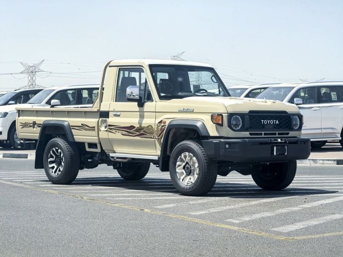 Новый Toyota Land Cruiser 70 Series Рестайлинг 2, 4.0 л, 2025 в Дубае от ZOHAAN MOTORS FZCO Светло-коричневый цвет. GCC | AUTO.AE | Объявление #241002
