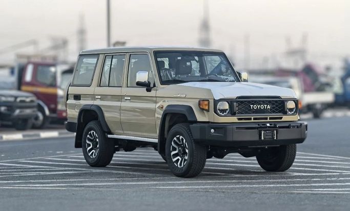 Новый Toyota Land Cruiser 70 Series Рестайлинг 2, 2.8 л, 2025 в Дубае от ZOHAAN MOTORS FZCO Бежевый цвет. GCC | AUTO.AE | Объявление #241044