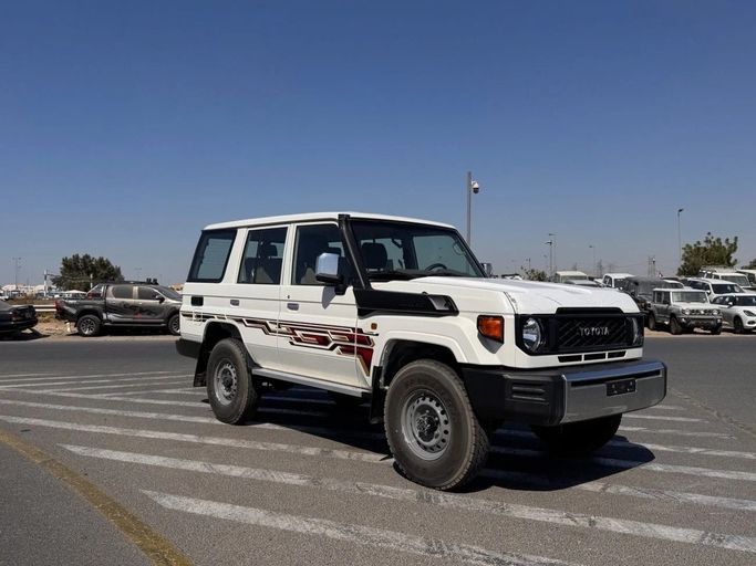 Новый Toyota Land Cruiser 70 Series Рестайлинг 2, 4.5 л, 2024 в Дубае от ZOHAAN MOTORS FZCO Белый цвет. GCC | AUTO.AE | Объявление #241231