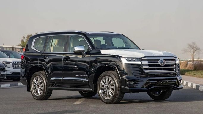 Новый Toyota Land Cruiser 300 Series, 4.0 л, 2025 в Дубае от AL NOJOOM CARS Черный цвет. GCC | AUTO.AE