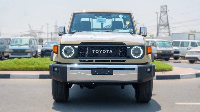 جديدة Toyota Land Cruiser 70 Series 70 Series Facelift 2, 2.8 l, 2025 في في دبي من Hussein Ghulam Motors FZCO، اللون بيج. مواصفات الخليج | AUTO.AE | إعلان #243178