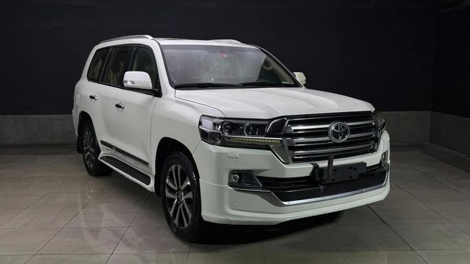 مستعملة Toyota Land Cruiser 200 Series 200 Series Facelift 2, 4.0 l, 2019 في في دبي من GREENLIGHT MOTORS، اللون أبيض. مواصفات الخليج | AUTO.AE