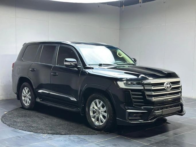 مستعملة Toyota Land Cruiser 200 Series 200 Series Facelift 2, 4.6 l, 2020 في في دبي من GREENLIGHT MOTORS، اللون أسود. مواصفات الخليج | AUTO.AE