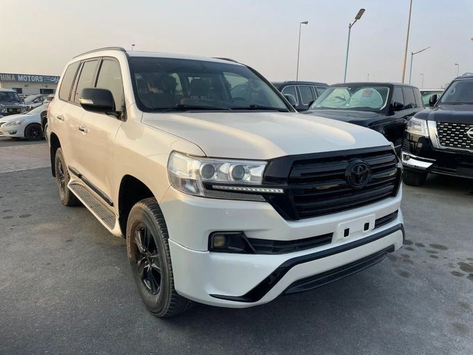 مستعملة Toyota Land Cruiser 200 Series 200 Series Facelift 2, 4.0 l, 2019 في في دبي من GREENLIGHT MOTORS، اللون أبيض. مواصفات الخليج | AUTO.AE