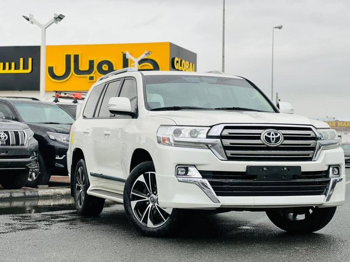 مستعملة Toyota Land Cruiser 200 Series 200 Series Facelift 2, 4.5 l, 2019 في في دبي من Global Motors، اللون أبيض. مواصفات الخليج | AUTO.AE