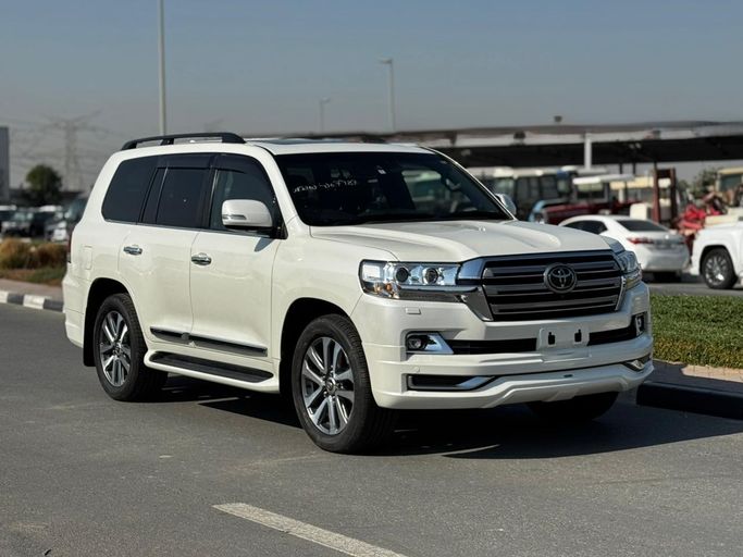 Подержанный Toyota Land Cruiser 200 Series Рестайлинг 2, 4.6 л, 2020 в Дубае от AL HUSNAIN MOTORS FZE Белый цвет.  | AUTO.AE | Объявление #243719