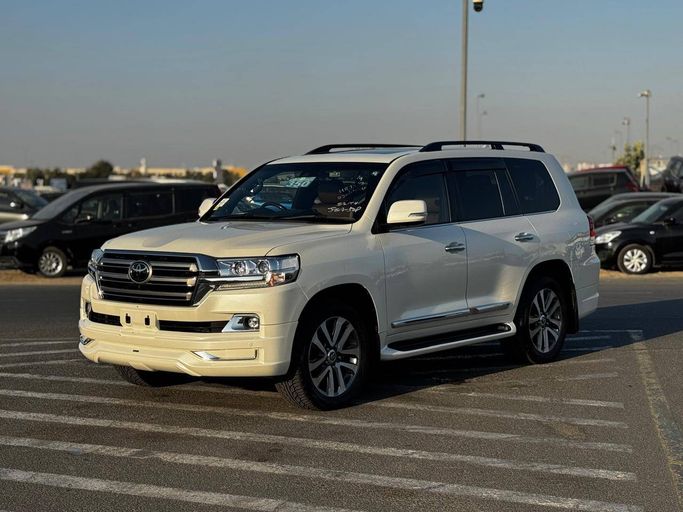 Подержанный Toyota Land Cruiser 200 Series Рестайлинг 2, 4.6 л, 2020 в Дубае от AL HUSNAIN MOTORS FZE Белый цвет.  | AUTO.AE | Объявление #243880