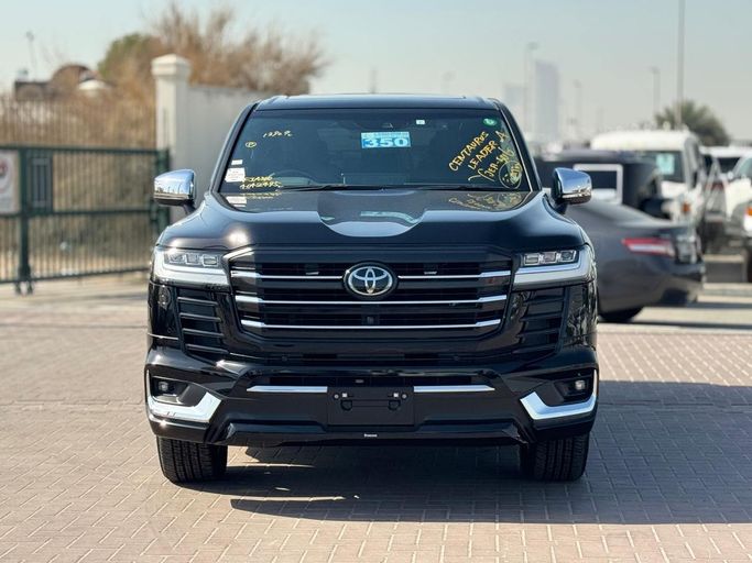 Подержанный Toyota Land Cruiser 300 Series, 3.3 л, 2023 в Дубае от AL HUSNAIN MOTORS FZE Черный цвет.  | AUTO.AE