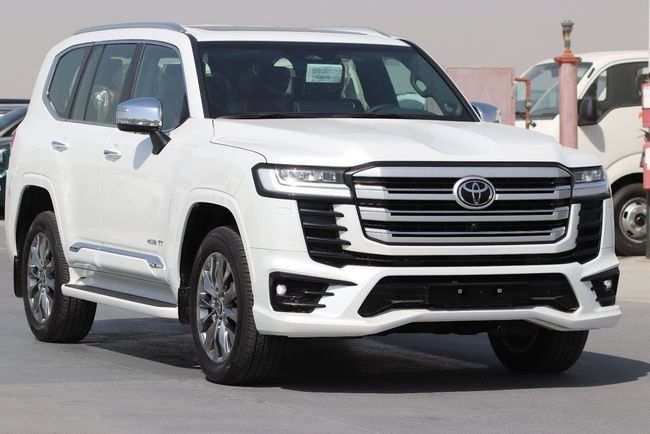 جديدة Toyota Land Cruiser Twin Turbo السلسلة 300, 3.5 l, 2025 في في دبي من AL SHERAA AL MALAKI، اللون أبيض. مواصفات الخليج | AUTO.AE