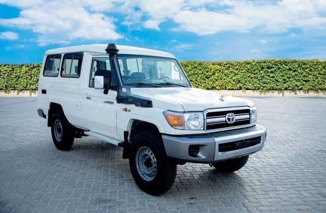 Новый Toyota Land Cruiser 70 Series Рестайлинг 2, 4.0 л, 2025 в Дубае от AL SHERAA AL MALAKI Белый цвет. GCC | AUTO.AE | Объявление #244846