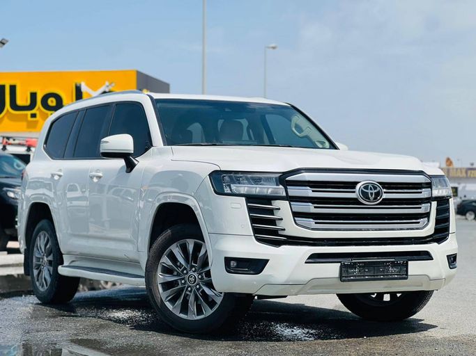 مستعملة Toyota Land Cruiser Twin Turbo السلسلة 300, 3.5 l, 2022 في في دبي من Global Motors، اللون أبيض. مواصفات الخليج | AUTO.AE