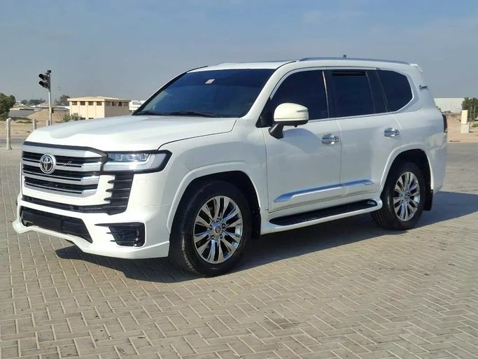 مستعملة Toyota Land Cruiser السلسلة 200, 4.6 l, 2008 في في دبي من Hashem Used Cars، اللون أبيض. مواصفات الخليج | AUTO.AE