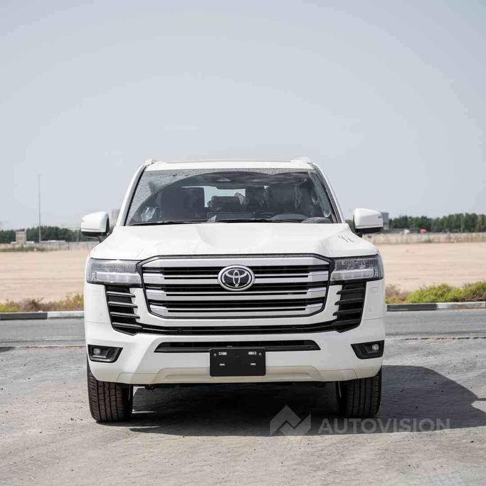Новый Toyota Land Cruiser Twin Turbo 300 Series, 3.5 л, 2025 в Дубае от Auto Vision LLC Белый цвет.  | AUTO.AE