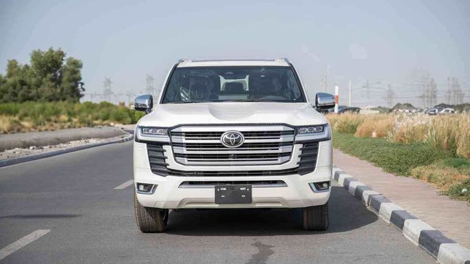 Новый Toyota Land Cruiser 300 Series, 4.0 л, 2025 в Дубае от Auto Vision LLC Белый цвет.  | AUTO.AE