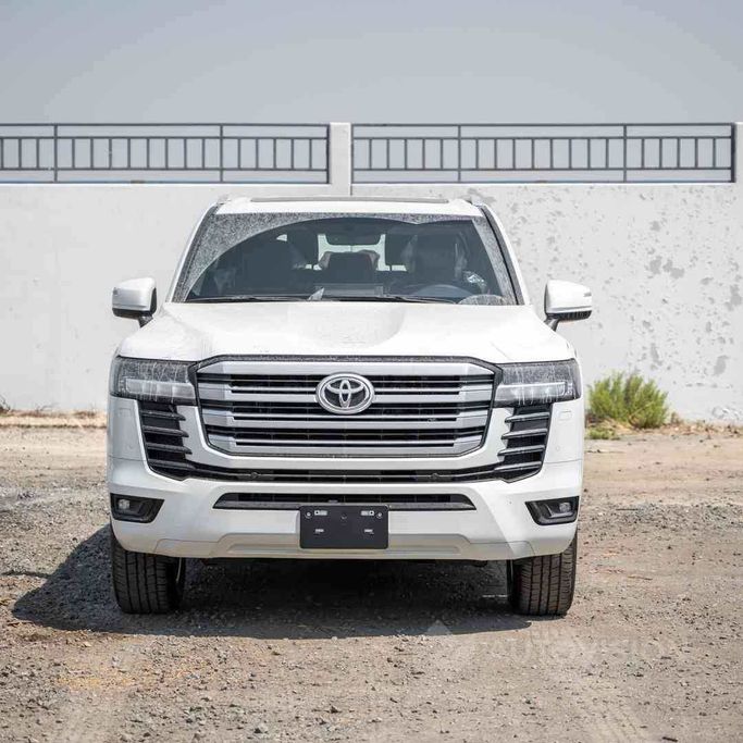 Новый Toyota Land Cruiser Twin Turbo 300 Series, 3.5 л, 2025 в Дубае от Auto Vision LLC Белый цвет.  | AUTO.AE