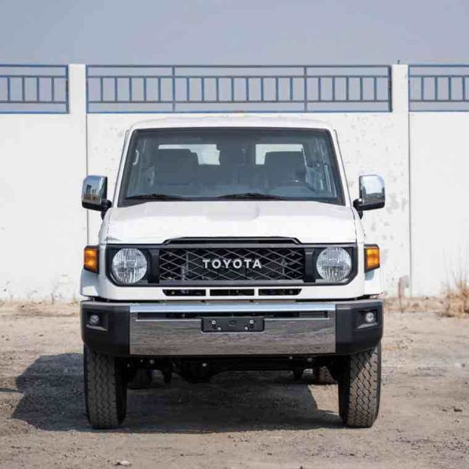 Новый Toyota Land Cruiser 70 Series Рестайлинг 2, 4.0 л, 2025 в Дубае от Auto Vision LLC Белый цвет.  | AUTO.AE