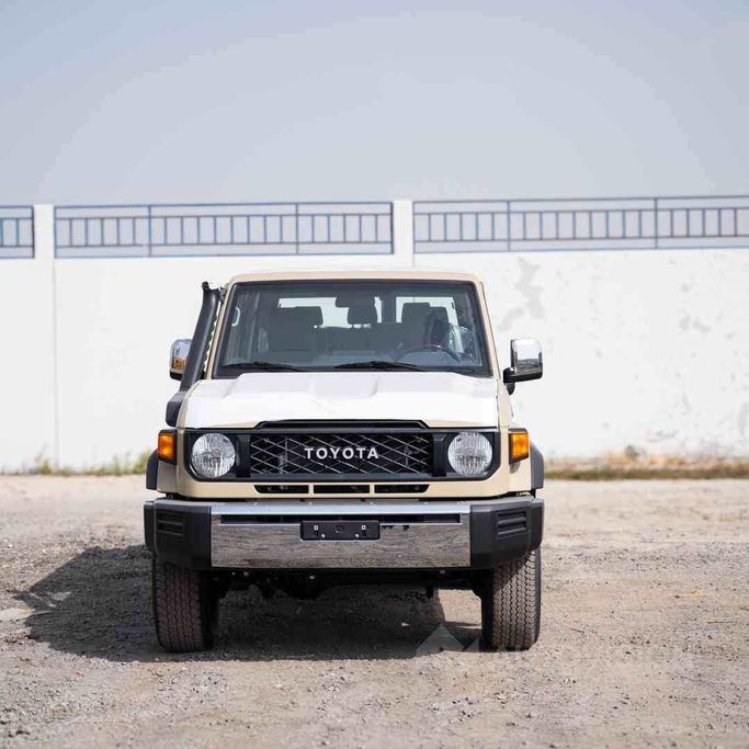 Новый Toyota Land Cruiser 70 Series Рестайлинг 2, 4.0 л, 2025 в Дубае от Auto Vision LLC Бежевый цвет.  | AUTO.AE | Объявление #245563