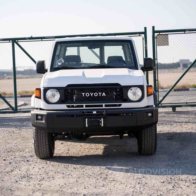 Новый Toyota Land Cruiser 70 Series Рестайлинг 2, 4.0 л, 2025 в Дубае от Auto Vision LLC Белый цвет.  | AUTO.AE