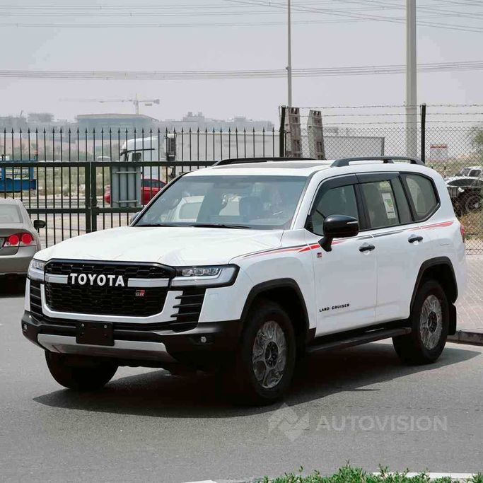 Новый Toyota Land Cruiser 300 Series, 3.3 л, 2024 в Дубае от Auto Vision LLC Белый цвет.  | AUTO.AE