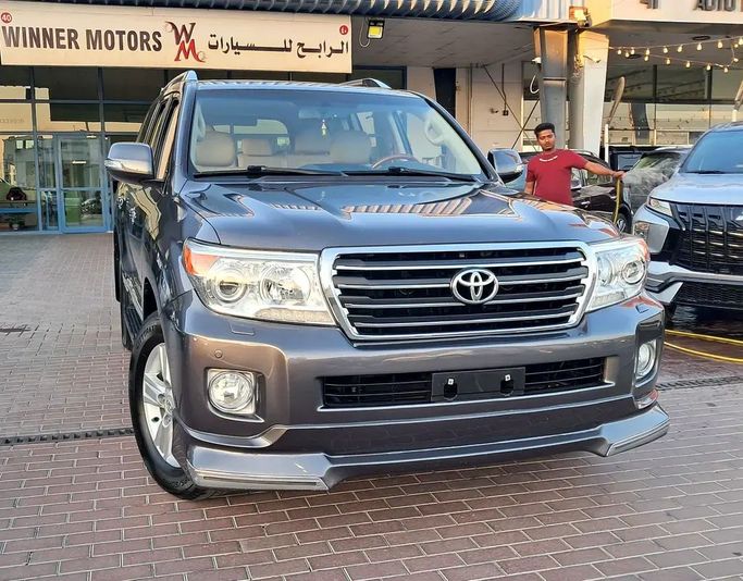 مستعملة Toyota Land Cruiser 200 Series 200 Series Facelift 1, 4.0 l, 2015 في في دبي من Winner Motors ، اللون رمادي. مواصفات الخليج | AUTO.AE | إعلان #252206