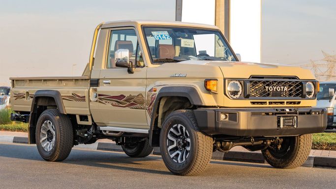 Новый Toyota Land Cruiser 70 Series Рестайлинг 2, 4.0 л, 2025 в Дубае от CGM Auto Бежевый цвет.  | AUTO.AE | Объявление #252557