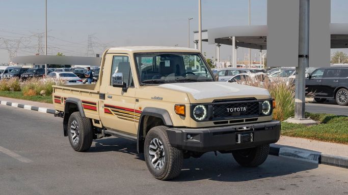 Новый Toyota Land Cruiser 70 Series Рестайлинг 2, 4.0 л, 2025 в Дубае от CGM Auto Бежевый цвет.  | AUTO.AE | Объявление #252585