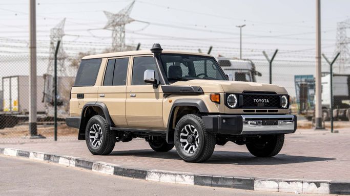 Новый Toyota Land Cruiser 70 Series Рестайлинг 2, 2.8 л, 2026 в Дубае от CGM Auto Бежевый цвет.  | AUTO.AE | Объявление #253653