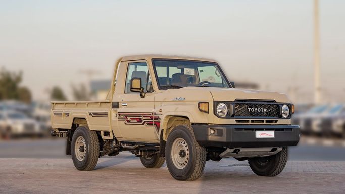 Новый Toyota Land Cruiser 70 Series Рестайлинг 2, 4.0 л, 2025 в Дубае от CGM Auto Бежевый цвет.  | AUTO.AE | Объявление #253673