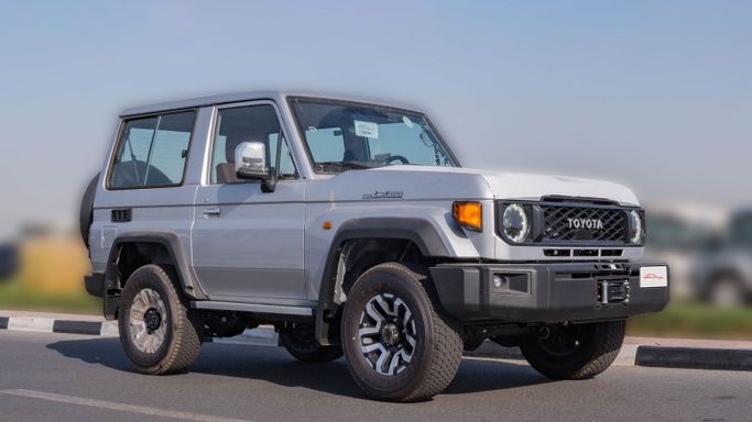 Новый Toyota Land Cruiser 70 Series Рестайлинг 2, 2.8 л, 2026 в Дубае от CGM Auto Серебристый цвет.  | AUTO.AE | Объявление #254018
