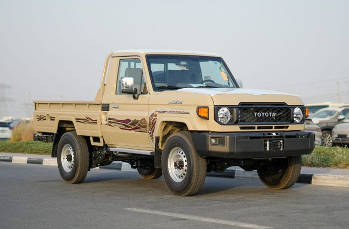 Новый Toyota Land Cruiser 70 Series Рестайлинг 2, 4.0 л, 2025 в Дубае от CGM Auto Бежевый цвет.  | AUTO.AE | Объявление #254085