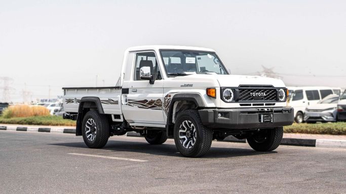 Новый Toyota Land Cruiser 70 Series Рестайлинг 2, 4.0 л, 2025 в Дубае от CGM Auto Белый цвет.  | AUTO.AE | Объявление #254089