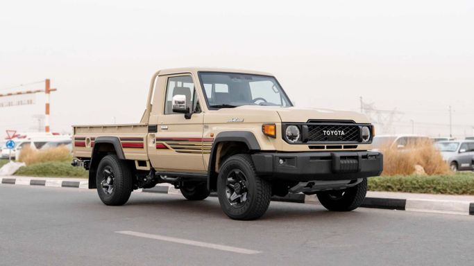 Новый Toyota Land Cruiser 70 Series Рестайлинг 2, 4.0 л, 2025 в Дубае от CGM Auto Бежевый цвет.  | AUTO.AE | Объявление #254096